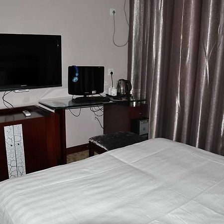 Hangjia Hotel Urumqi Exterior photo